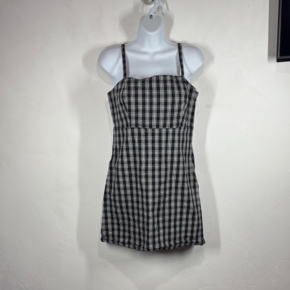Hollister Dresses & Skirts - Hollister Black and White Plaid Dress size medium